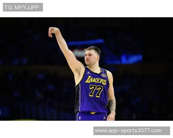 拉拉维亚分享湖人三巨头数据与东契奇里夫斯的精彩表现分析